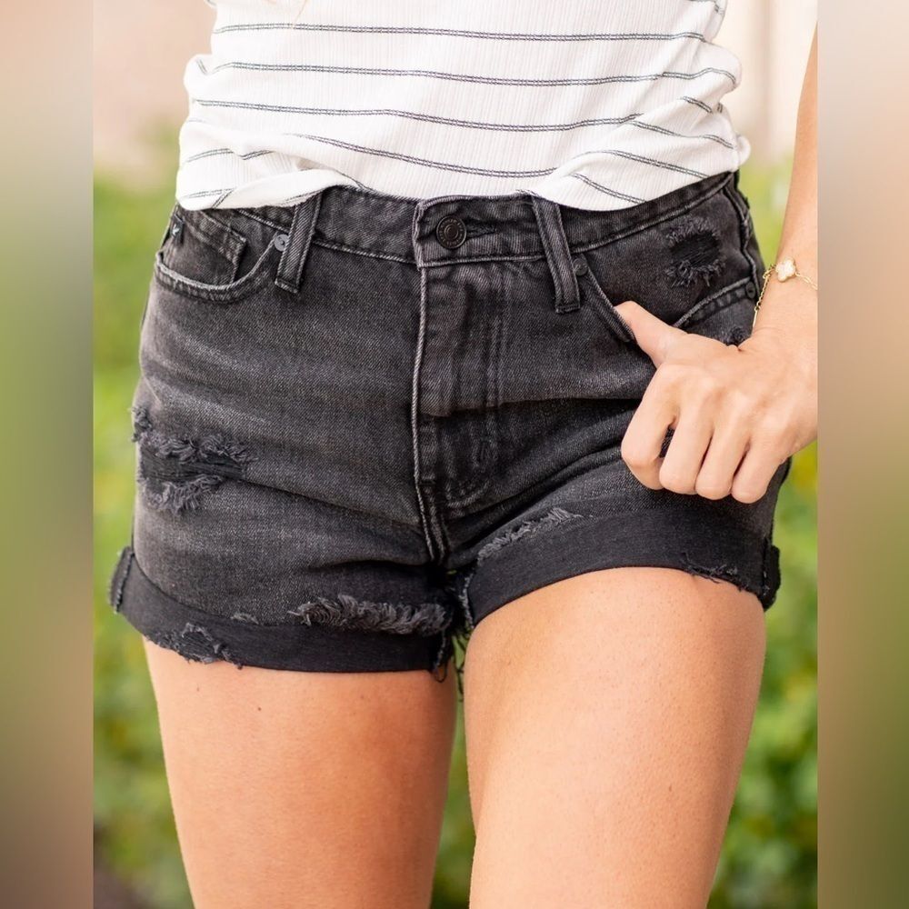 KanCan Kaya Distressed Frayed Hem High Rise Cuffed Jeans Shorts Size 5/26 NWT